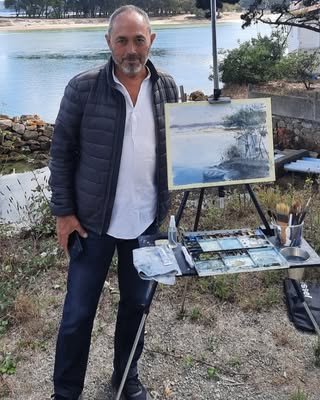 Pedro mostrando su obra
